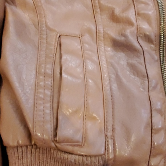Camel colored zipup faux leather jacket - Picture 4 of 7